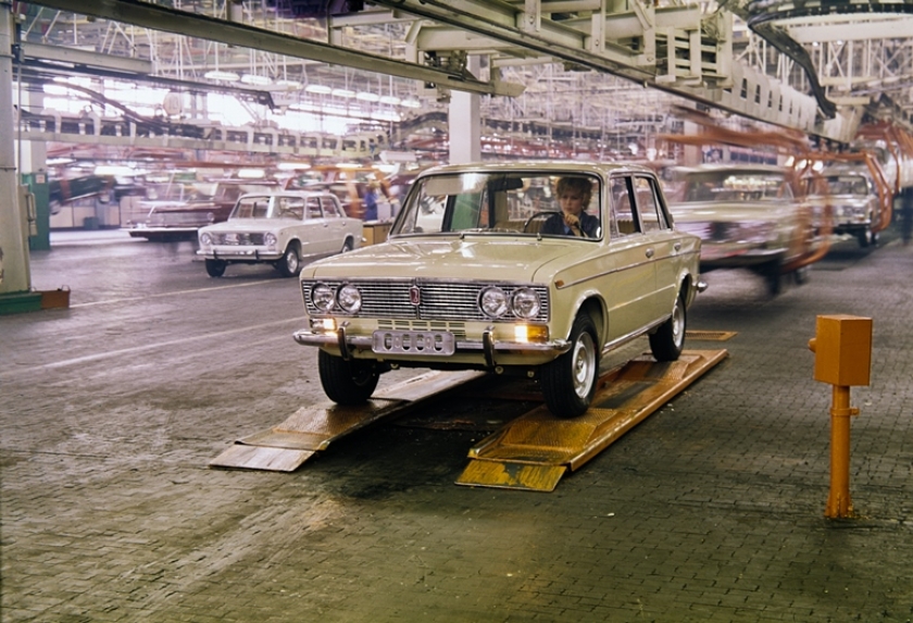 В сентябре классике LADA модели ВАЗ-2103 исполняется 45 лет