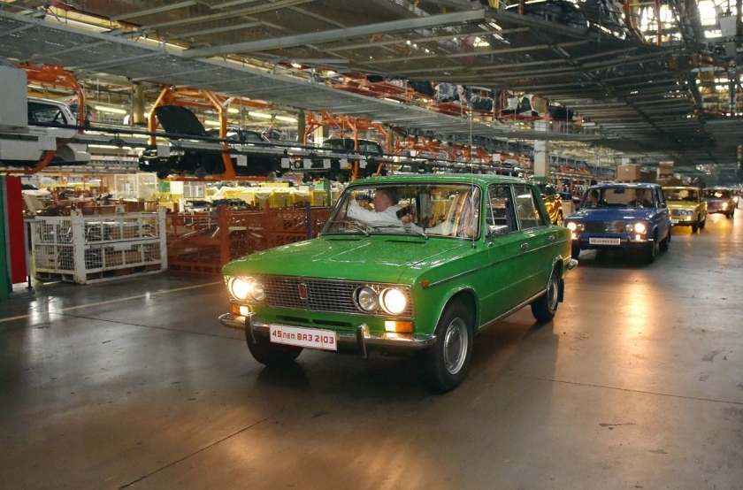 В сентябре классике LADA модели ВАЗ-2103 исполняется 45 лет